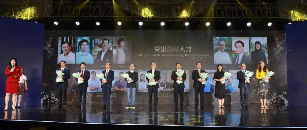 用一朵棉花改变天下，，，，，，豪门国际董事长李建全获龙华“突出孝顺人才”奖
